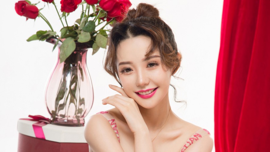 影帝张家辉公开20岁女儿近况，母女产生分歧，背后原因很现实